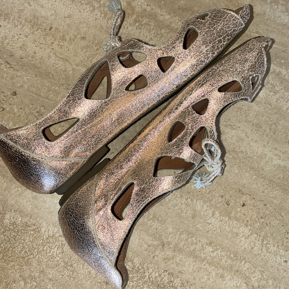 GENTLE SOULS by KENNETH COLE 'Brynn’ Leather Sandals, metallic bronze. 9.5M - Picture 3 of 16